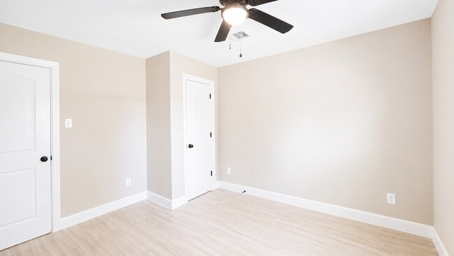 Building Photo - 1206 Pinewood Ln