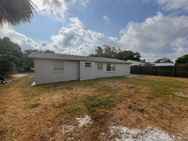 Building Photo - 2 Bedroom 1.5 Bath Clean & Cozy Home for Rent