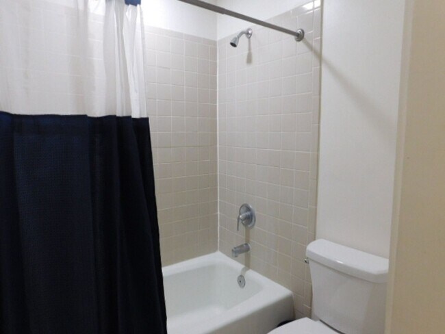 Building Photo - 113 Shipyard Dr