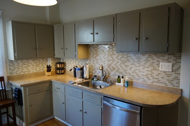 Building Photo - Updated Bungalow in Prime Highland's Location