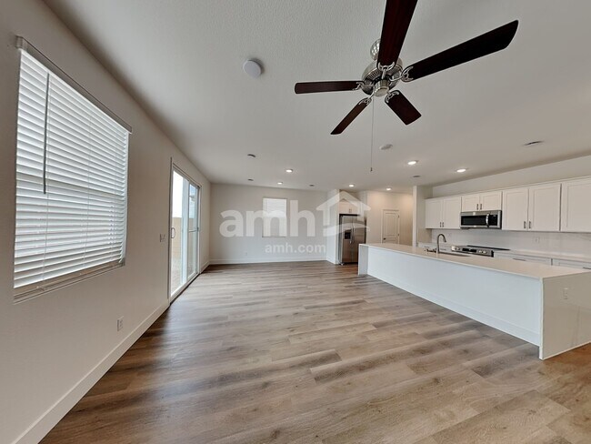 Building Photo - 11111 Magallanes St