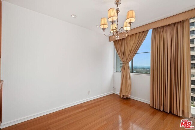Building Photo - 10751 Wilshire Blvd