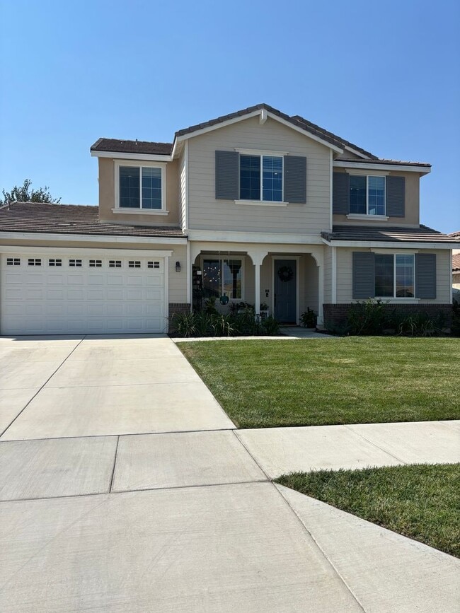 Building Photo - Beautiful 4- Bedroom Home