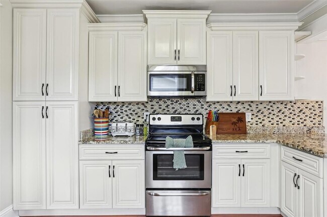 Building Photo - 712 E Caracas St