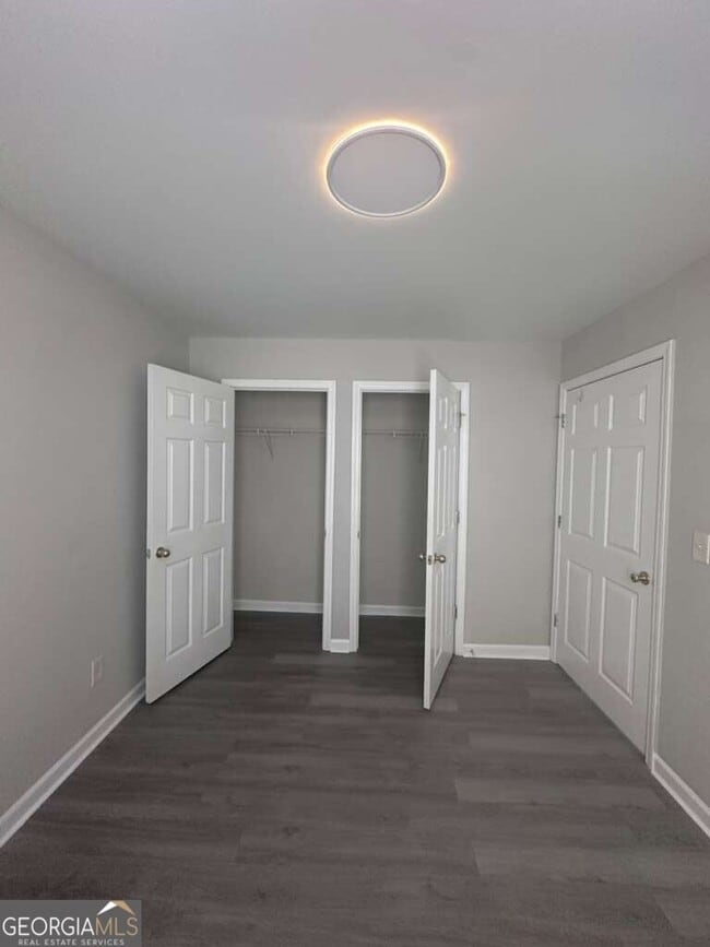 Building Photo - 400 Stonehaven Cir