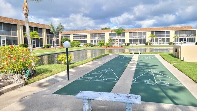 Building Photo - Best 55+ Complex in Merritt Island 3/2 open floor plan.
