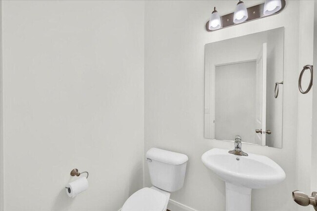 Building Photo - MODERN 3-BEDROOM TOWNHOME IN DESERT COLOR ...