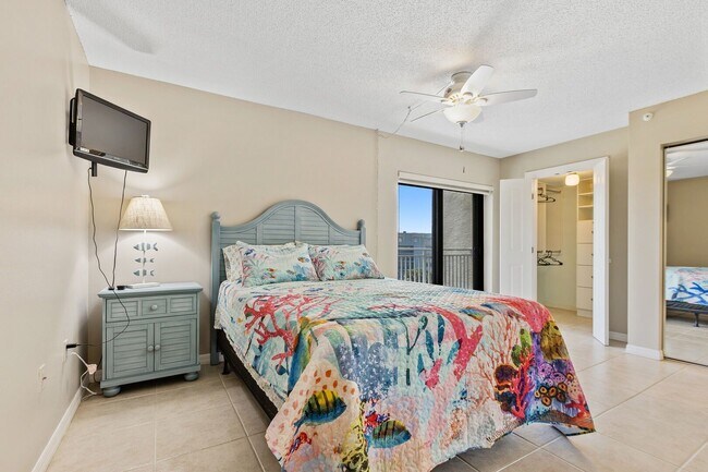 Building Photo - Fully Furnished Beautiful 2 Bedroom Seascape Towers Oceanfront Condo