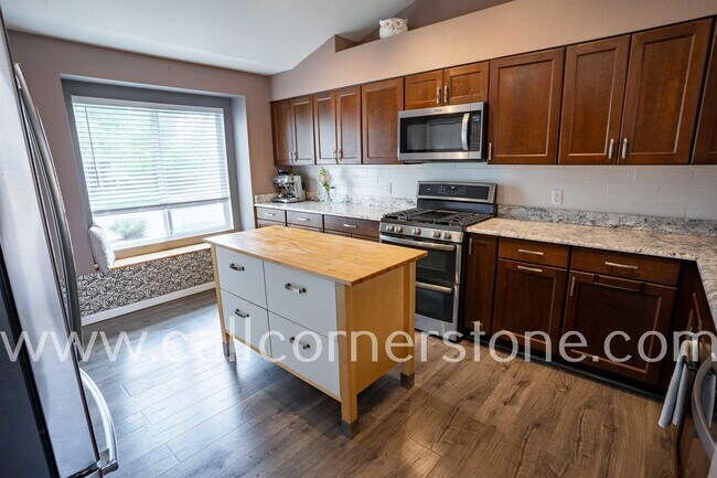 Building Photo - 6950 Highland Vista Dr