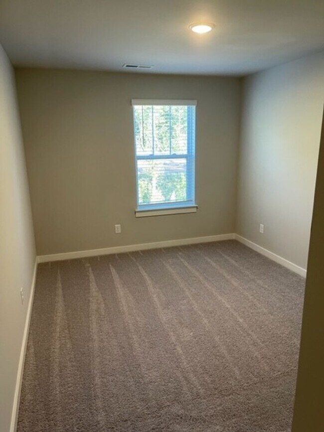 Building Photo - Stunning home in Murfreesboro