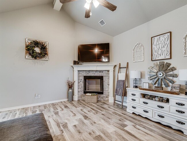 Building Photo - 3308 White Horse Dr