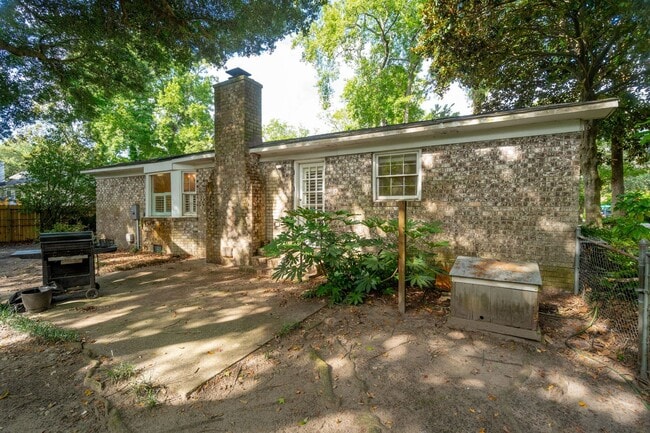 Building Photo - 3BR/2BA Home with Fireplace and Fenced Yard in Mt Pleasant