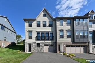 Building Photo - 31 Hearthstone Ct
