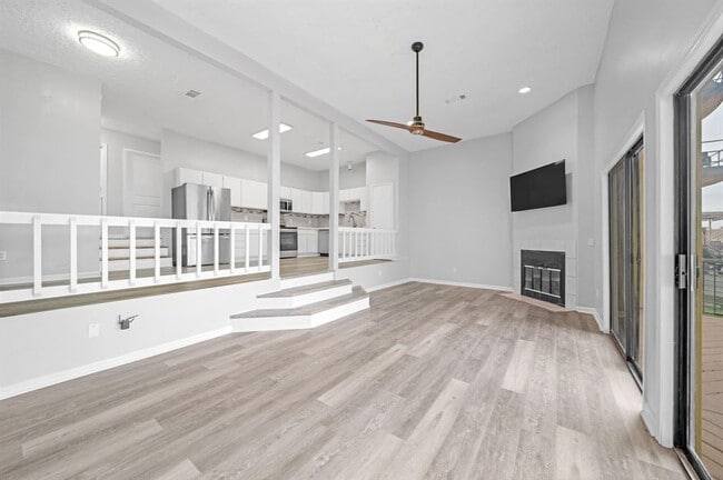 Building Photo - 1216 Lake View Dr