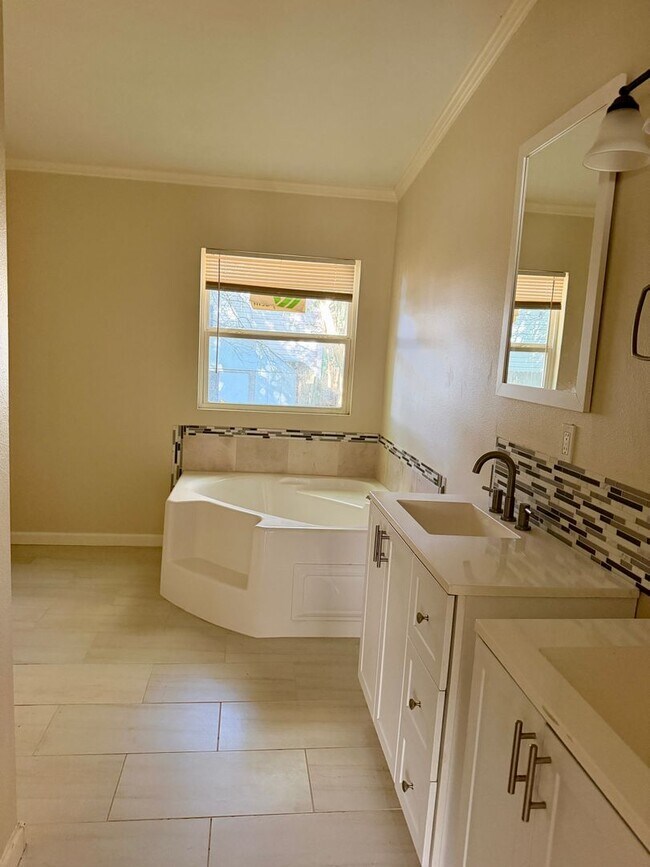 Building Photo - 218 Wind Haven Dr