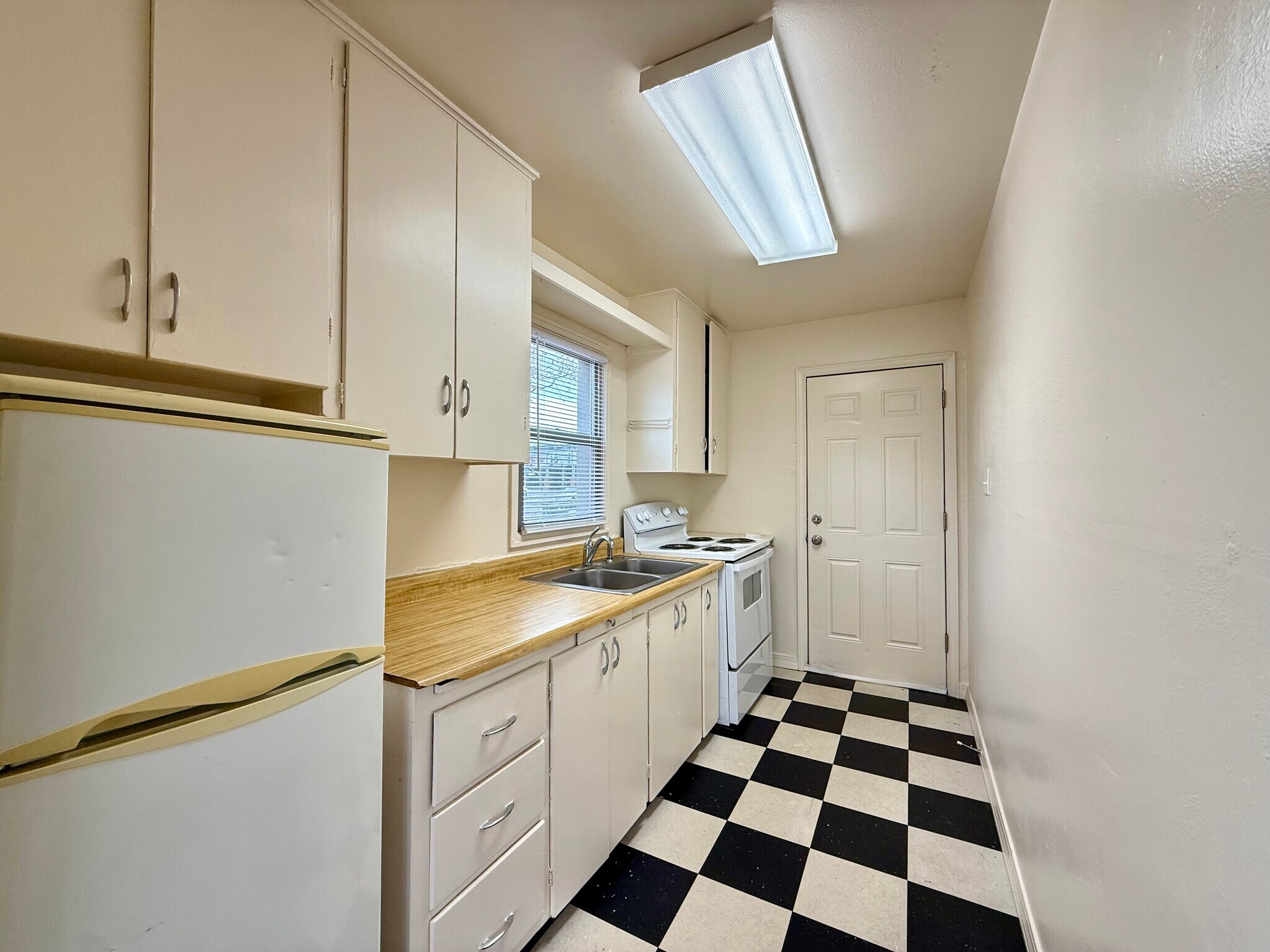 Building Photo - 1151 Belford Ave