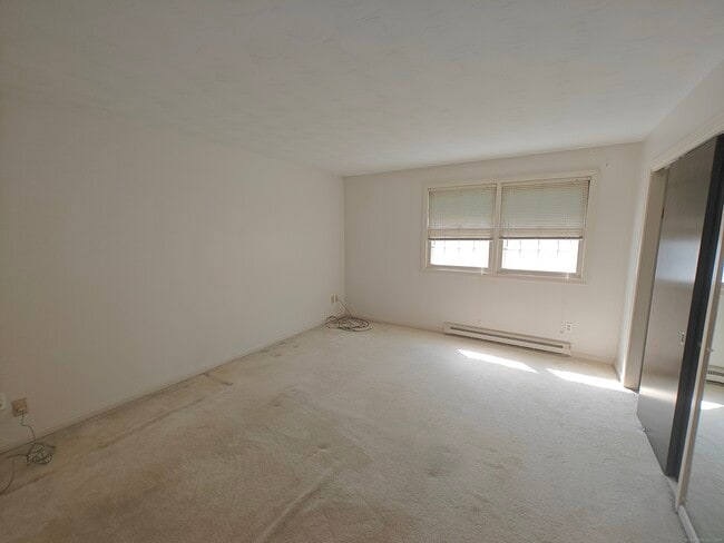 Building Photo - 18 Broadview Hts