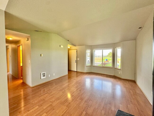 Building Photo - Adorable Quiet park like setting in fruit valley sunsets with landscaping provided