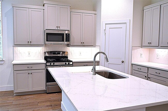 Building Photo - 219 Lukewood Cir