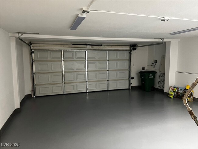 Building Photo - 524 Greenbriar Pl