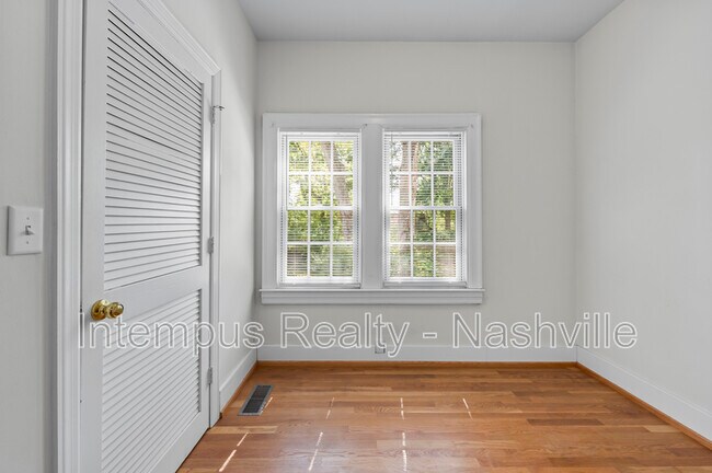 Building Photo - 2529 Ashwood Ave