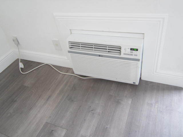 Building Photo - 313 SE 10th Ave