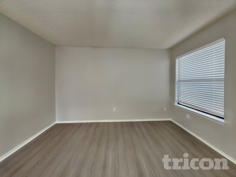 Building Photo - 6401 Prairie Sage Dr NW