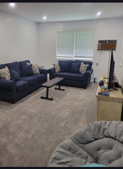 Building Photo - 22414 Kingsbury Ave