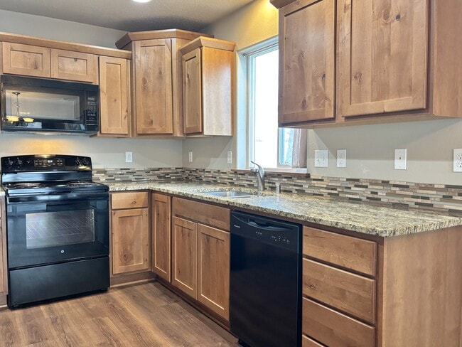 Building Photo - 8811 N Elm St