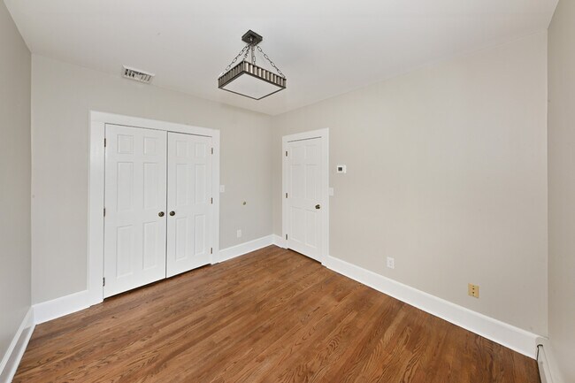 Building Photo - 62 Elm St