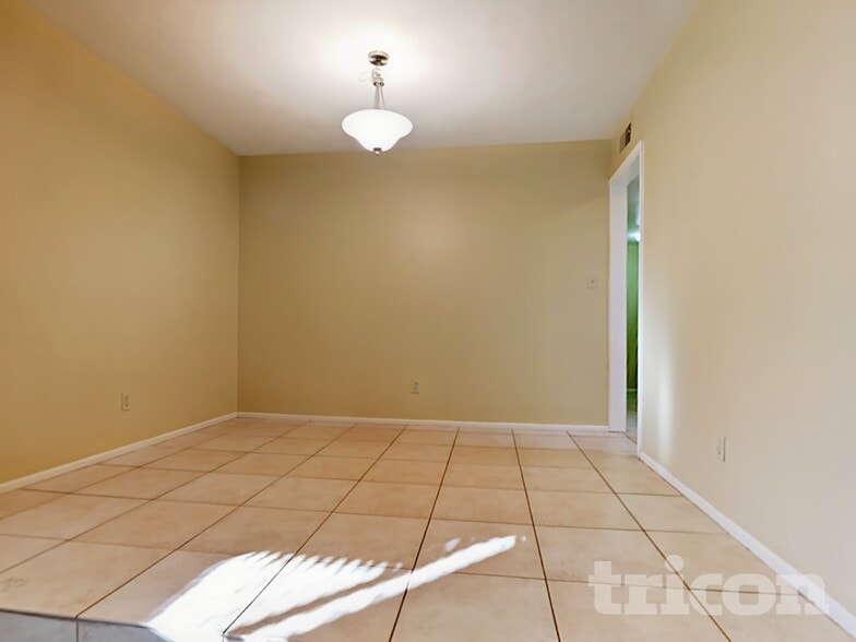 Building Photo - 4127 W Mission Ln