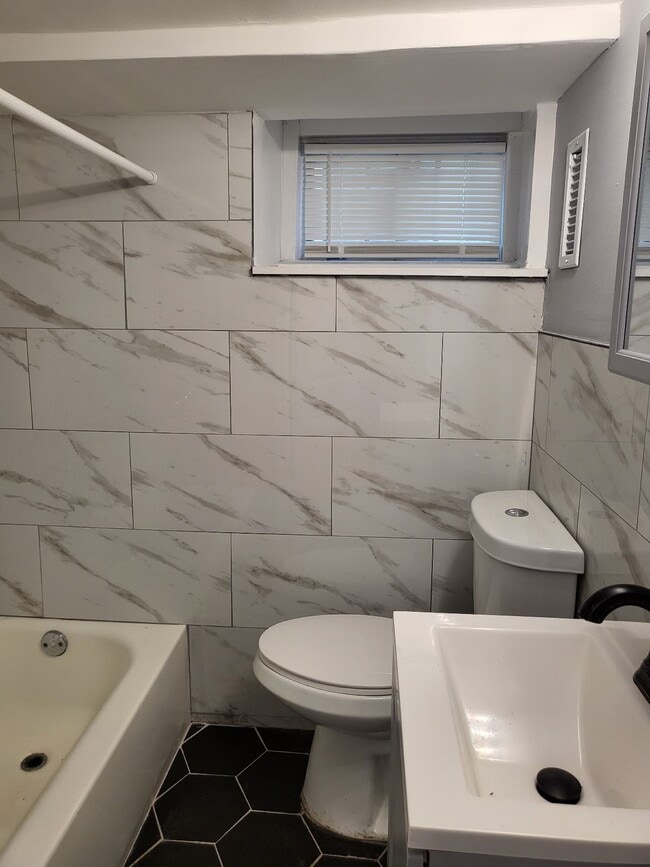 Building Photo - 1607 Cliftview Ave