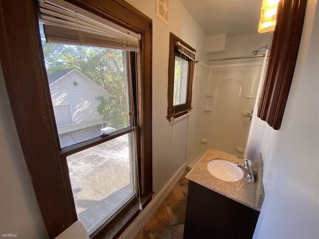 Building Photo - 8 br, 3 bath House - 503 E Ann St 503 East...
