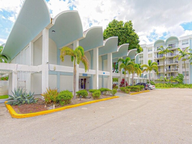 Building Photo - 498 NW 165th St