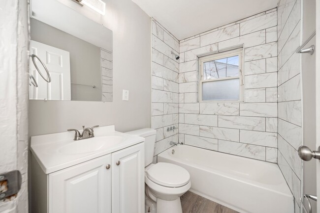 Building Photo - 3 bedroom newly renovated $1250
