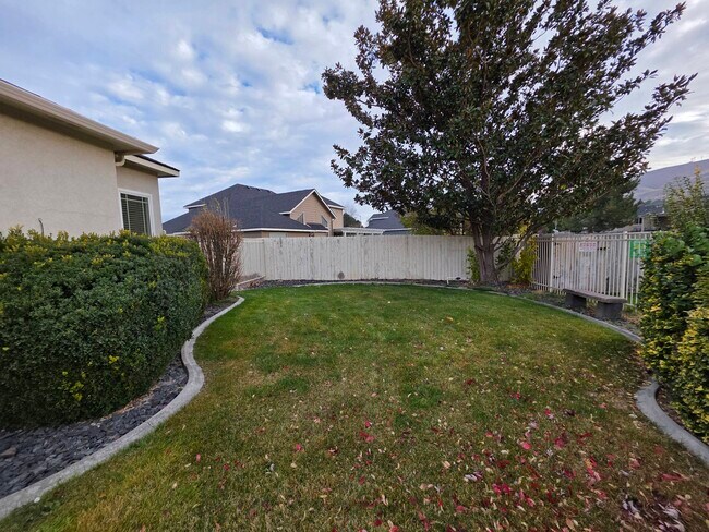 Building Photo - 3493 Hanstead St