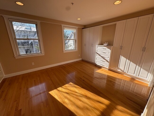 Building Photo - 10 Sherman Ct