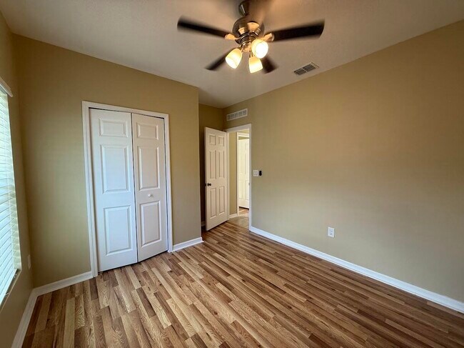 Building Photo - 5234 Oakland Lake Cir