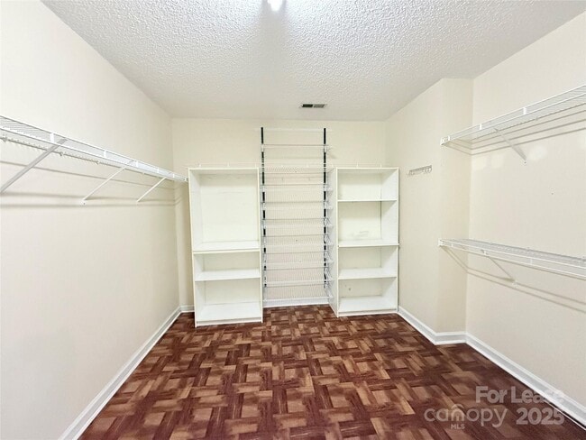 Building Photo - 6924 Long Needles Dr