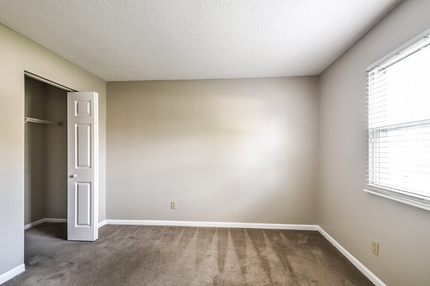 Building Photo - 8131 Sheroak Ct