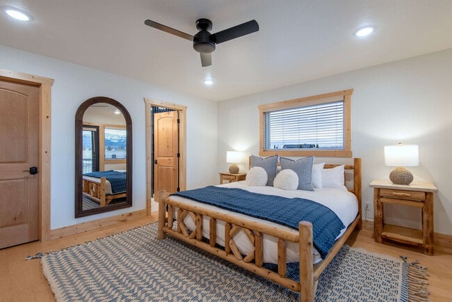 Building Photo - 4535 Roxanne St