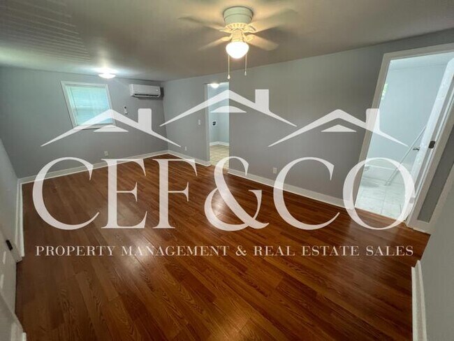 Building Photo - Cozy 2 bedroom 1 bathroom home now available in Moore