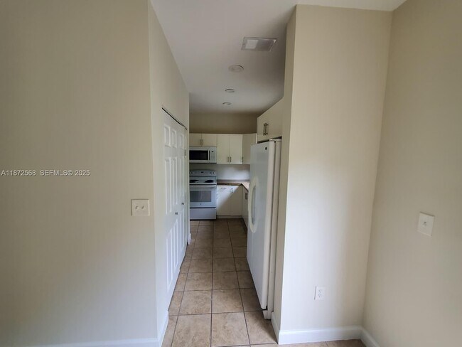 Building Photo - 2531 NE 41st Terrace