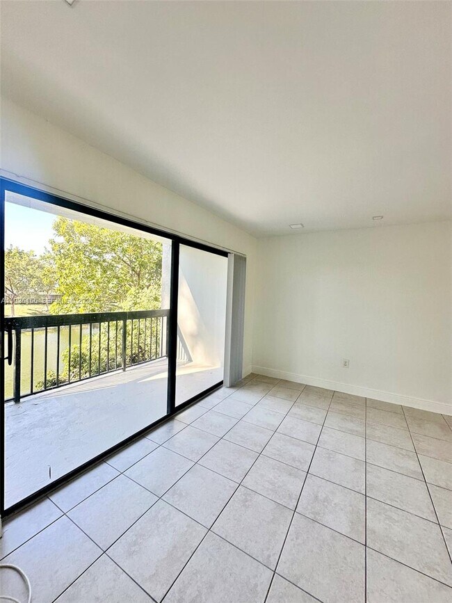 Building Photo - 10315 NW 9th St Cir