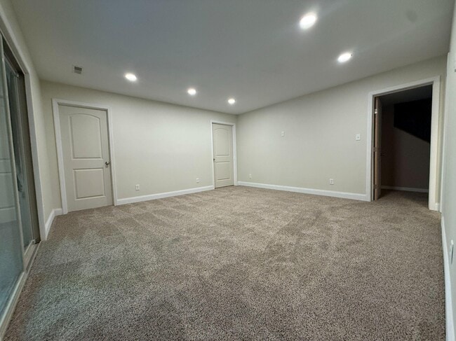 Building Photo - 6802 Stanwood Dr