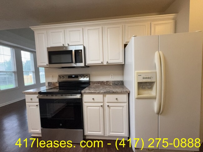 Building Photo - 834 S Duke Ave