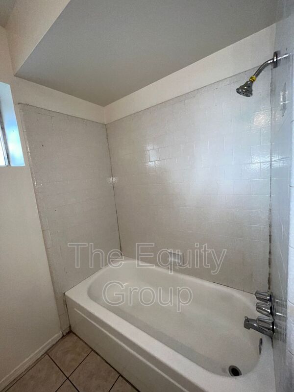 Building Photo - 524 S Encina St