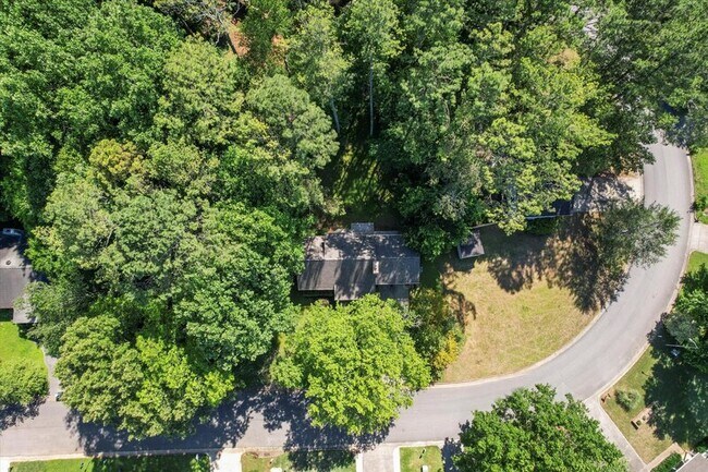 Building Photo - 233 Pine Ridge Rd