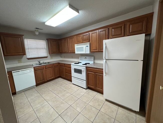 Building Photo - Close to KSU 2 Bed 2 Bath Apartment!