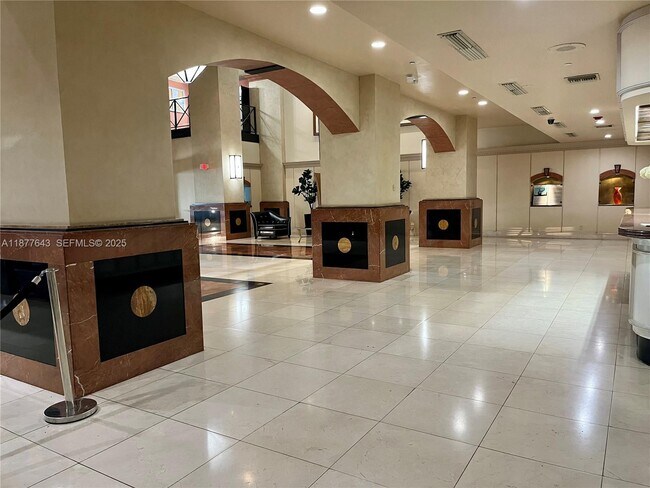 Building Photo - 555 NE 15th St